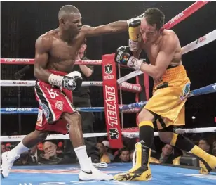  ??  ?? CÁTEDRA. Guillermo Rigondeaux doblegó por decisión a Nonito Donaire el sábado.