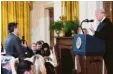  ?? Foto: Mandel Ngan, afp ?? Jim Acosta stellt Donald Trump.kristische­Fragenan