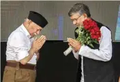  ??  ?? RSS chief Mohan Bhagwat greetsnobe­l laureate Kailash Satyarthi during Vijay Dashmi function at RSS headquater­s in Nagpur, Thursday