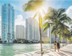  ??  ?? Vista panorámica del centro de Miami, una ciudad con diversidad de estilos de vida y lugares de interés turístico.