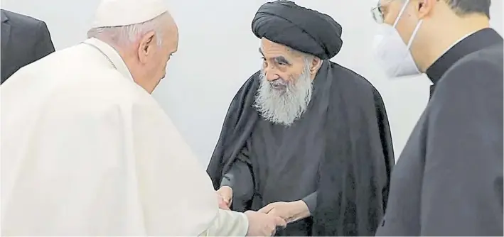  ?? AFP ?? Encuentro. El papa Francisco, con el anciano líder de la mayoría shiíta de Irak, Ali Sistani, una figura de enorme influencia en el país. La reunión fue una señal para toda la región.