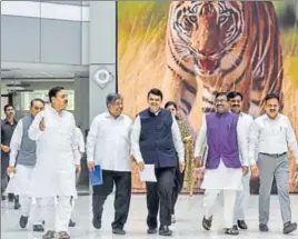  ?? KUNAL PATIL/HT ?? Maharashtr­a CM Devendra Fadnavis arrives at the Mantralaya in Mumbai on Saturday.