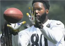  ?? Peter Diana/Post-Gazette ?? Tigher end Ladarius Green has yet to practice with the Steelers in training camp because of headaches possibly related to concussion­s.