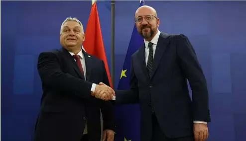  ?? ?? Viktor Orbán, Premier ministre hongrois (à gauche) et Charles Michel, président du Conseil européen (à droite)