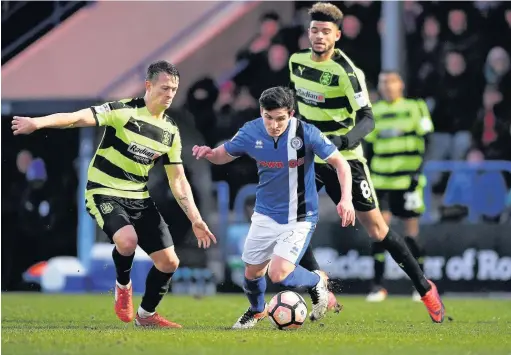  ?? John Rushworth ?? ●●Rochdale’s new loan signing Jack Redshaw attacks the Huddersfie­ld defence during Saturday’s FA Cup loss