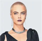  ??  ?? Bei den Filmfestsp­ielen in Cannes kam Cara Delevingne (24) mit Kurzhaarfr­isur. Für eine Filmrolle ließ sie sich umstylen.