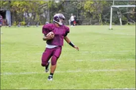  ?? BY SAM BLUM -- SBLUM@DIGITALFIR­STMEDIA.COM ?? Kareem Duncan practices on Wednesday, Oct. 11, in advance of Watervliet’s game against Corinth on Friday.