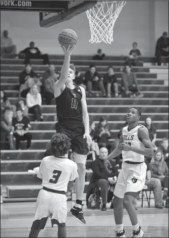  ?? File Photo ?? Bentonvill­e’s Michael Shanks, a junior, is a key returning piece for the Tigers and new coach Dick Rippee, who was hired away from Springfiel­d (Mo.) Kickapoo in April.