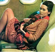  ?? EM ?? Una de las famosas escenas de ‘Emmanuelle’, en el avión.