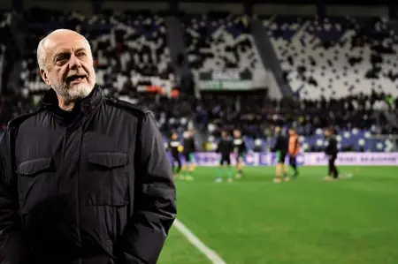  ?? ?? In campo
De Laurentiis tenta un’altra carta per salvare la stagione del Napoli scudettato