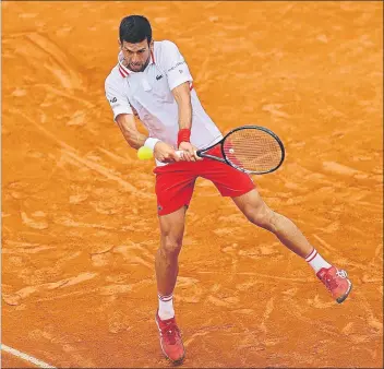  ?? FOTO: GETTY ?? Novak Djokovic debutó ayer con victoria frente a Taylor Fritz y avanzó a octavos de final en Roma