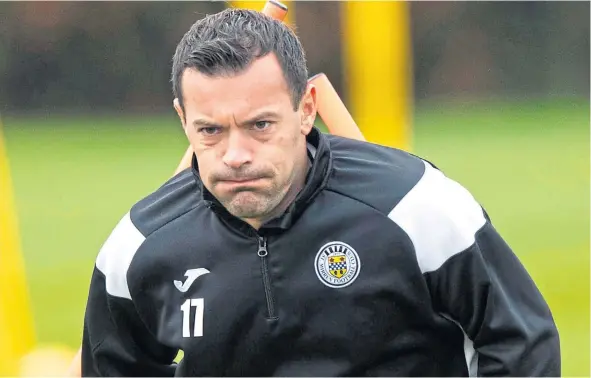  ??  ?? Dundonian Ross Wallace is currently plying his trade at St Mirren.