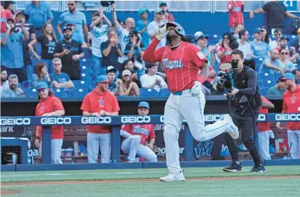  ?? LATE SATURDAY WILFREDO LEE/AP ?? The Marlins’ Josh Bell celebrates as he heads to home plate after hitting a home run during the first inning Saturday in Miami.
MARLINS 5, BRAVES 1