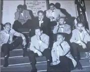  ?? (Photo collection Louis Frosio) ?? Claude François (à gauche au sein de l’orchestre Raoul Frosio, où il a débuté à Monte-Carlo). A sa gauche au premier plan, le batteur niçois Jeannot Ceccarelli.