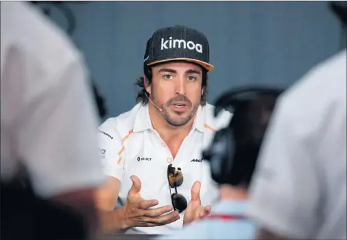  ??  ?? DUDAS. Fernando Alonso compareció ante los medios en Francia, pero aún no ha desvelado qué hará a partir de la próxima temporada.