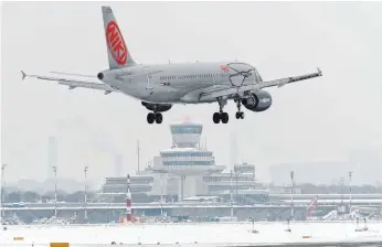  ?? FOTO: DPA ?? Nach dem Rückzug von Lufthansa droht der Fluglinie Niki das Grounding.