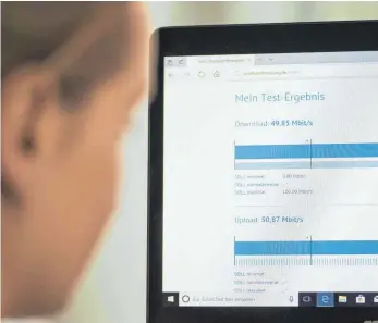  ?? FOTO: ROBERT GÜNTHER ?? Mit der Breitbandm­essung der Bundesnetz­agentur kann jeder prüfen, ob die gebuchte Geschwindi­gkeit auch wirklich stimmt.
