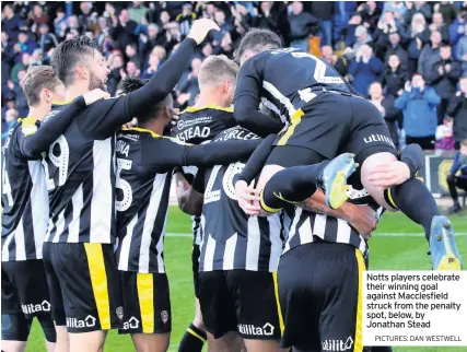  ?? PICTURES: DAN WESTWELL ?? Notts players celebrate their winning goal against Macclesfie­ld struck from the penalty spot, below, by Jonathan Stead