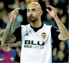  ?? (Epa, Afp) ?? Doppio colpo Simone Zaza, 27 anni, passa dal Valencia al Torino con la formula del prestito (2 milioni) con obbligo di riscatto fissato a 12. Con lui passa al Torino anche Roberto Soriano, 27 anni, che arriva dal Villarreal. Per lui la formula è prestito da 1 milioni e diritto di riscatto a 14 milioni