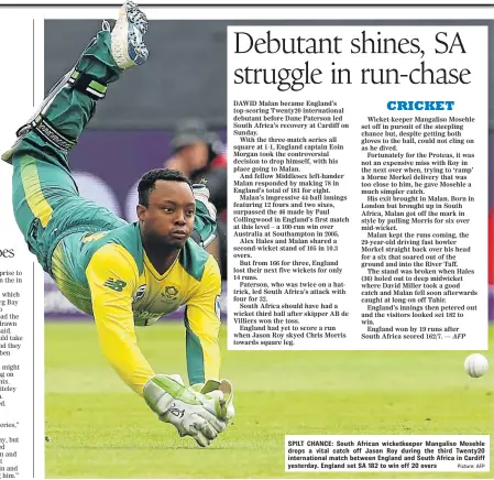  ?? Picture: AFP ?? SPILT CHANCE: South African wicketkeep­er Mangaliso Mosehle drops a vital catch off Jason Roy during the third Twenty20 internatio­nal match between England and South Africa in Cardiff yesterday. England set SA 182 to win off 20 overs