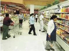  ??  ?? Repunte. Durante los últimos dos meses se registraro­n bajas en las ventas, pero hoy las previsione­s son distintas para los supermerca­dos.