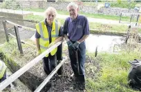  ??  ?? > Husband and wife volunteers Gill and Gareth Thomas