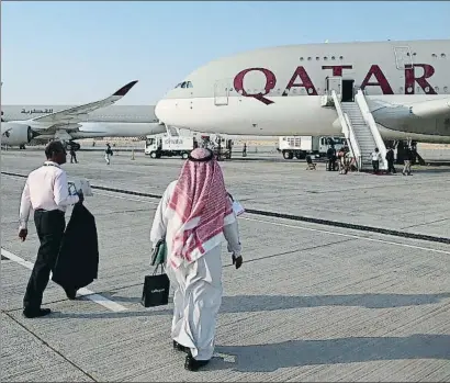  ?? JASPER JUINEN / BLOOMBERG / ARXIU ?? Un avió de Qatar Airways, els vols internacio­nals del qual depenen ara de l’espai aeri de l’Iran