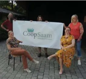  ?? FOTO ANNE JANSEN ?? Een deel van het bestuur van CoopSaam. Rechtstaan­d, van links af: Marc Gebruers, Johan Buysen, Mit Deckers. Zittend: Eliane Roelants en Britt Van der Auwera.