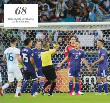  ?? |GETTY IMAGES ?? Tras revisar la jugada en la pantalla, el árbitro Sampaio marcó el penal a favor de la Argentina.
