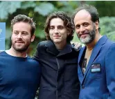  ??  ?? Cast Guadagnino e gli attori Hammer (a sinistra) e Chalamet