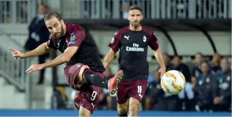  ?? (Reuters) ?? Certezza Gonzalo Higuain, 30 anni, ha deciso la sfida di Europa League del Milan sul campo dei lussemburg­hesi del Dudelange successi del Milan nelle sette sfide con squadre del Lussemburg­o nelle coppe europee, una sola rete subita nel complesso