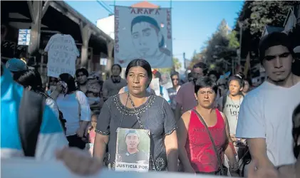  ?? MARCELO MARTÍNEZ ?? Protesta. Familiares y allegados a Rafael Nahuel marcharon varias veces pidiendo justicia.