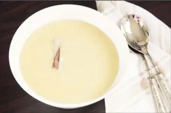  ?? (Photo by Cynthia Nelson) ?? Plantain Porridge made with fresh green plantains