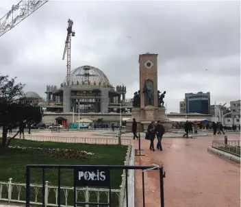  ??  ?? Taksim Camisi inşaatı (Fotoğraf: Korhan Gümüş).