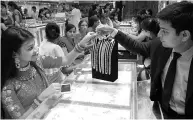  ?? PHOTO: DALIP KUMAR ?? Customers at a jewellery store in New Delhi on Tuesday, on the occasion of Dhanteras