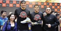  ??  ?? PBA-UA athletes Asi Taulava and Jervy Cruz are among the first to own the coveted hi-tech Curry MVP Back to Back Pack during the opening of the Under Armour store in TrinoMa. Taulava and Cruz also held a basketball shootout for the fans who lined for...