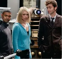  ??  ?? Dr’s sidekick: With Billie Piper and David Tennant