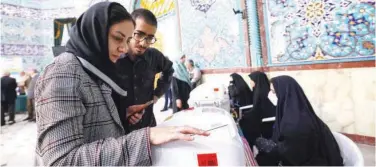  ?? Agence France-presse ?? ↑
Iranians vote at a polling station in Tehran on Friday.