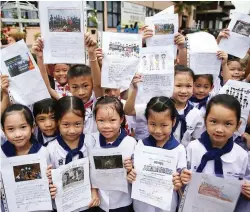  ??  ?? JOY OVER SUCCESSFUL RESCUE– Students celebrate in front of Chian Rai Prachanukr­oh Hospital, where the 12 young soccer players and their coach rescued from the Tham Luang cave complex are being treated. (Reuters)