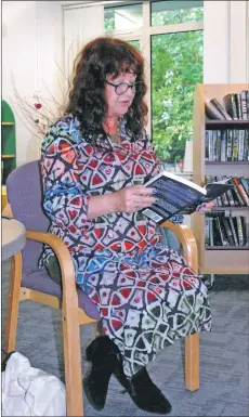  ??  ?? Author and Ardrishaig resident Kerrie Noor entertaine­d a library full of book lovers on Wednesday June 20.