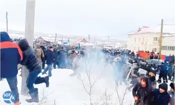  ?? — AFP photo ?? A video grab taken from a footage by SOTA shows Russian police using tear gas to disperse protests that erupted in the central Bashkortos­tan region.