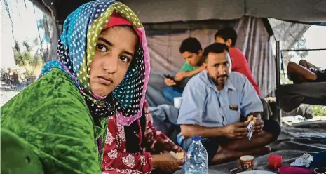  ?? Foto: Profimedia.cz ?? Poddaní Islámského státu v Řecku Obyvatelé uprchlické­ho tábora Moria na ostrově Lesbos prchali před Islámským státem, ale ten nakonec přišel za nimi až do Řecka.