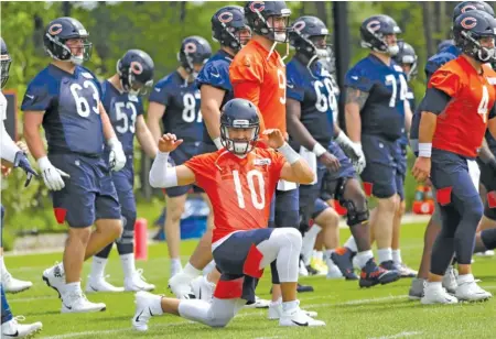  ?? NAM Y. HUH/AP ?? Even though he has yet to win a playoff game, Bears quarterbac­k Mitch Trubisky (10) already is a good leader and a popular player.