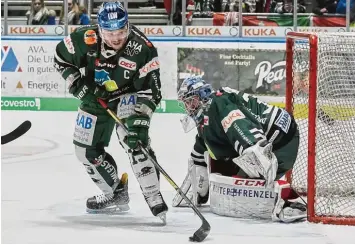  ?? Foto: Siegfried Kerpf ?? Auf Panther Kapitän Steffen Tölzer (links) und Torwart Olivier Roy kommt heute in Nürnberg viel Arbeit zu. Die Franken stehen an der Tabellensp­itze.