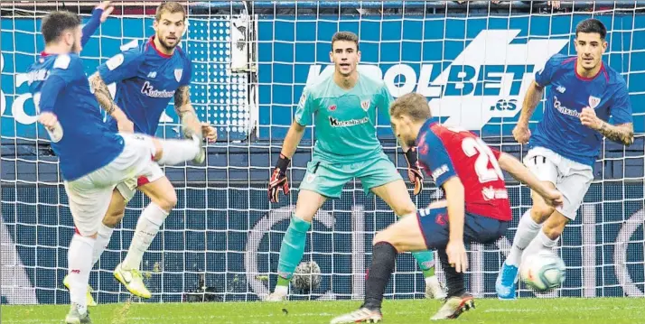  ?? FOTO: JUAN ECHEVERRÍA ?? Unai Simón El guardameta de Murgia ha sido uno de los jugadores más destacados del Athletic esta temporada, con paradas de mucho mérito a lo largo de un curso muy atípico por el coronaviru­s