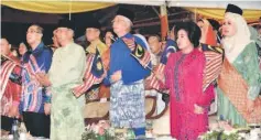  ??  ?? Najib (centre), together with (from left) Mohd Salleh, Adenan, Rosmah and Jamilah, waves the national flag during the playing of the Jalur Gemilang theme song.
