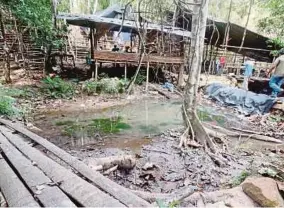  ??  ?? A camp that housed immigrants in Bukit Genting Perah, Wang Kelian.