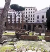  ??  ?? Vista. Otra perspectiv­a del área sacra del Largo Argentina.