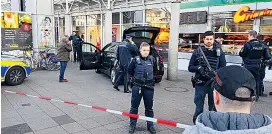  ??  ?? Mit dem Auto soll ein 35-jähriger Deutscher in Heidelberg Fußgänger überfahren haben. Zwei Österreich­er wurden dabei verletzt.