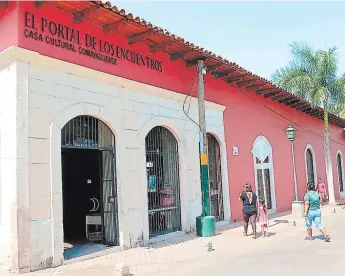  ??  ?? Las plazas de la ciudad serán el centro de entretenim­iento para los visitantes.